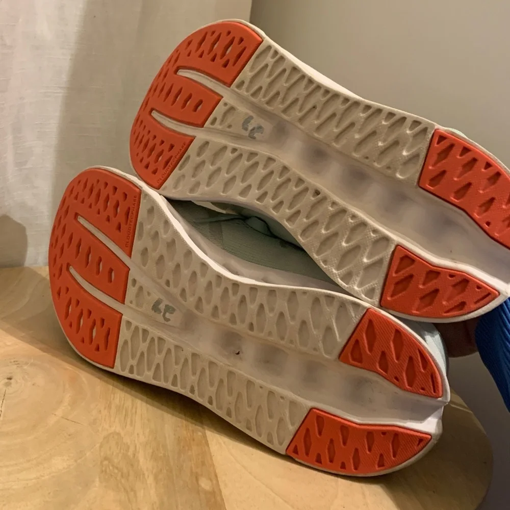 On Cloudsurfer‎ running shoes Mint Women’s size 11